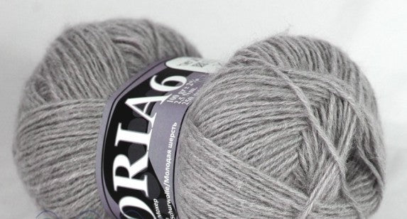 Midara Angoria 6 soft brushed yarn color 923 gray, mohair-effect lightweight yarn perfect for sweaters, shawls, and delicate knitwear.